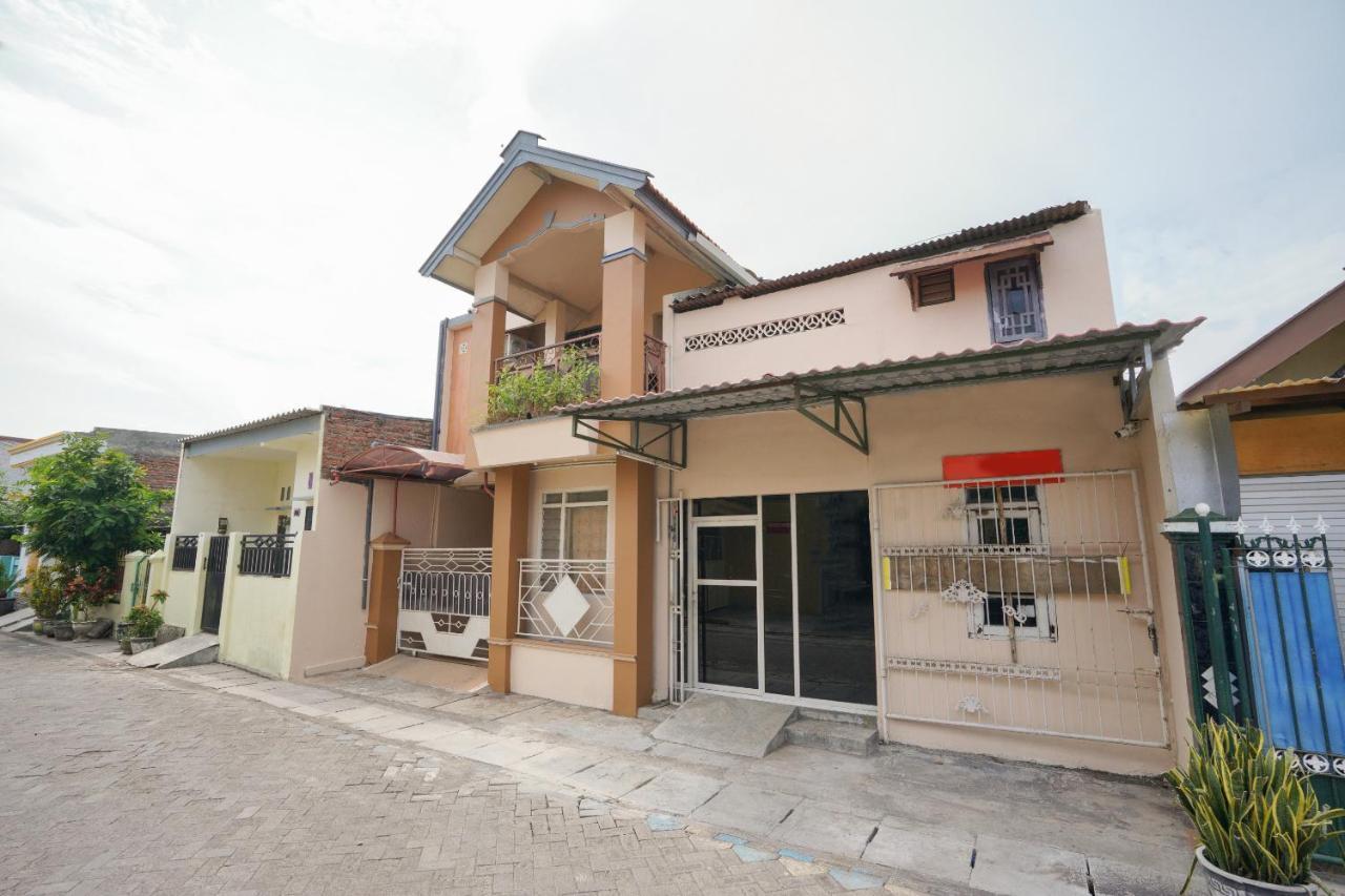 Oyo 2656 Az Zahra Residence Syariah Surabaya Exterior foto